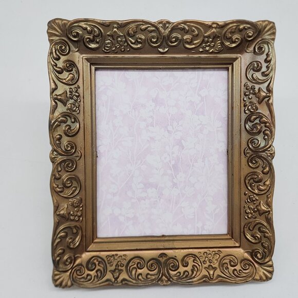 Vintage Ornate Gold Tone Plastic Picture Frame Made In Hong Kong 4x5 - Picture 2 of 11